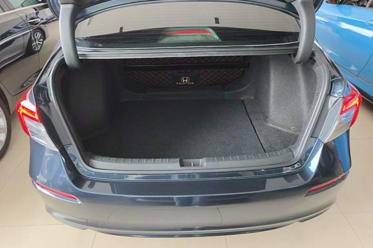 Used Honda Civic 2022 240TURBO CVT Dynamic Edition Trunk