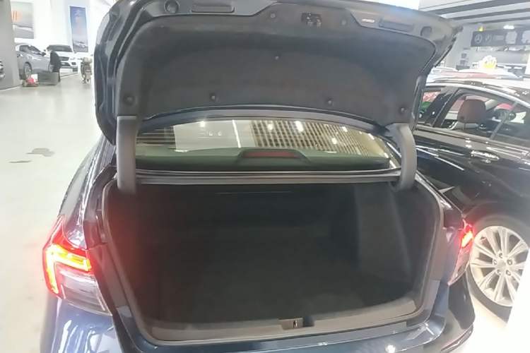 Used Honda Civic 2022 240TURBO CVT Dynamic Edition Trunk