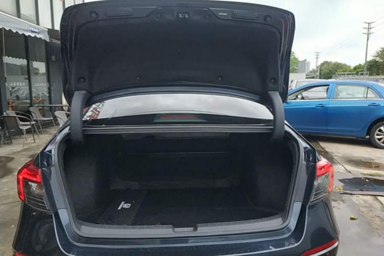 Used Honda Civic 2022 240TURBO CVT Dynamic Edition Trunk