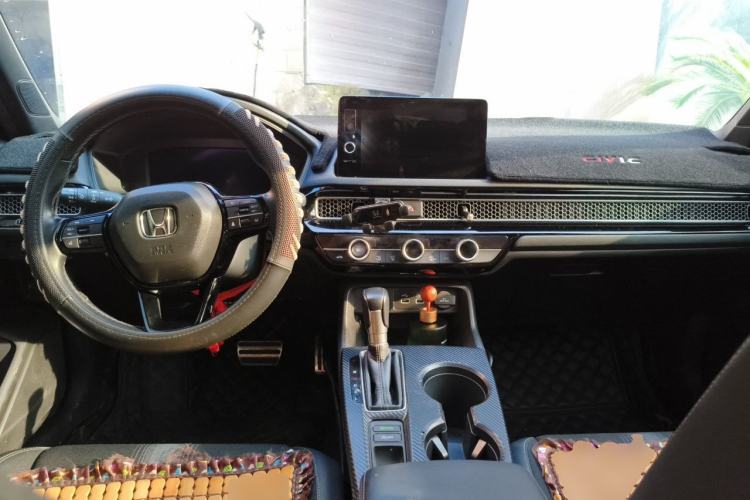 Used Honda Civic 2022 240TURBO CVT Dynamic Edition Center Console