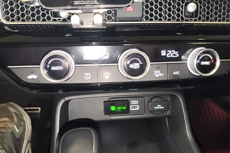 Used Honda Civic 2022 240TURBO CVT Dynamic Edition Audio And AC Panel