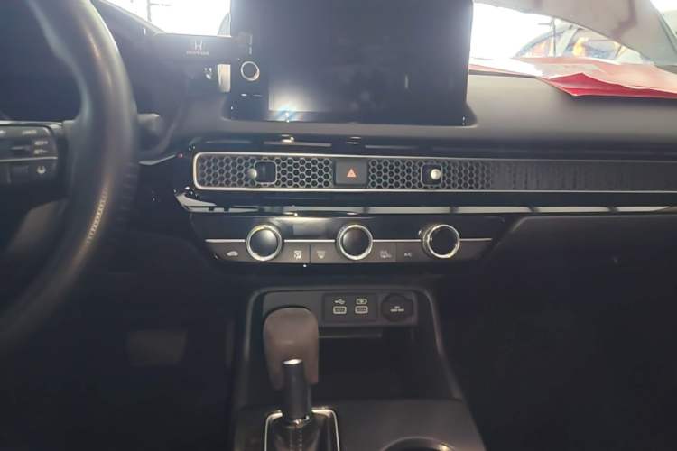 Used Honda Civic 2022 240TURBO CVT Dynamic Edition Audio And AC Panel