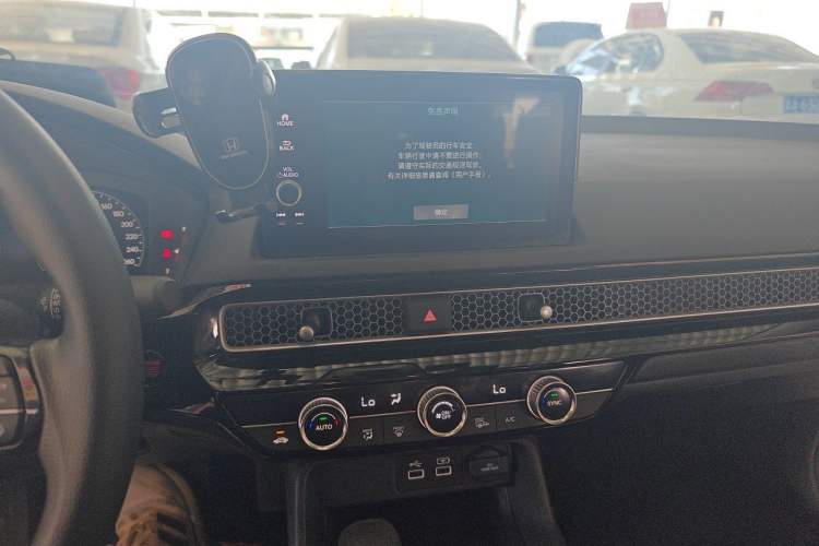 Used Honda Civic 2022 240TURBO CVT Dynamic Edition Audio And AC Panel