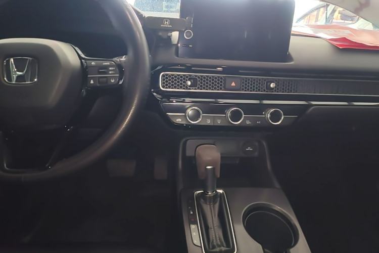Used Honda Civic 2022 240TURBO CVT Dynamic Edition Center Console