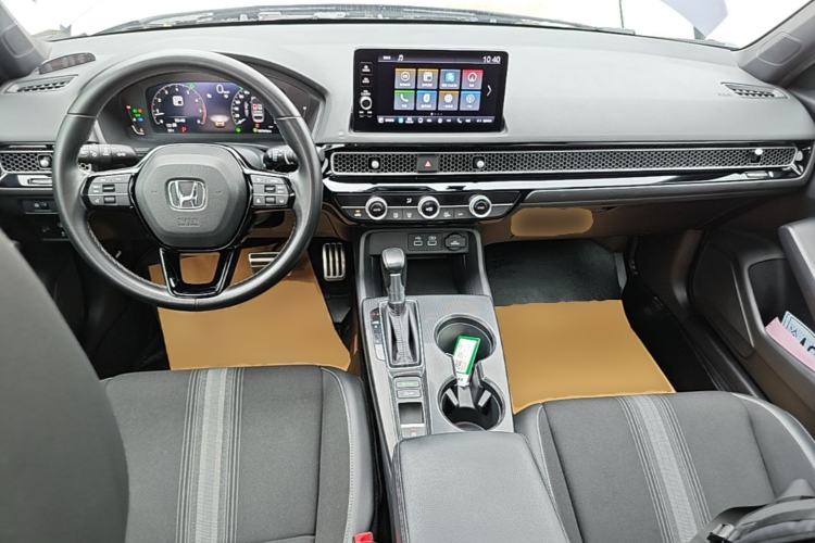 Used Honda Civic 2022 240TURBO CVT Dynamic Edition Center Console