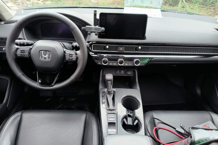 Used Honda Civic 2022 240TURBO CVT Dynamic Edition Center Console