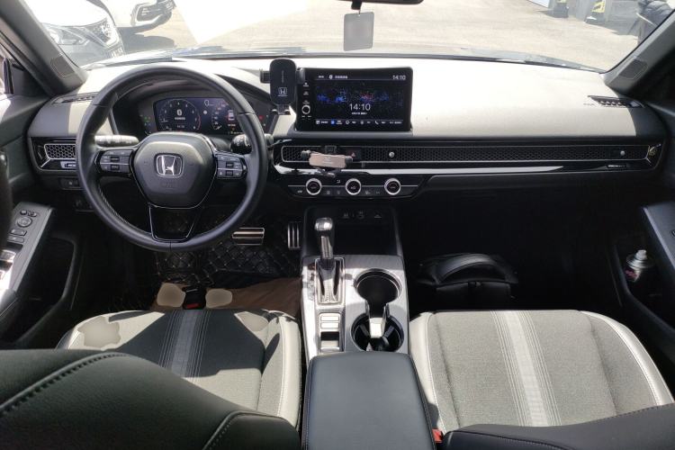 Used Honda Civic 2022 240TURBO CVT Dynamic Edition Center Console