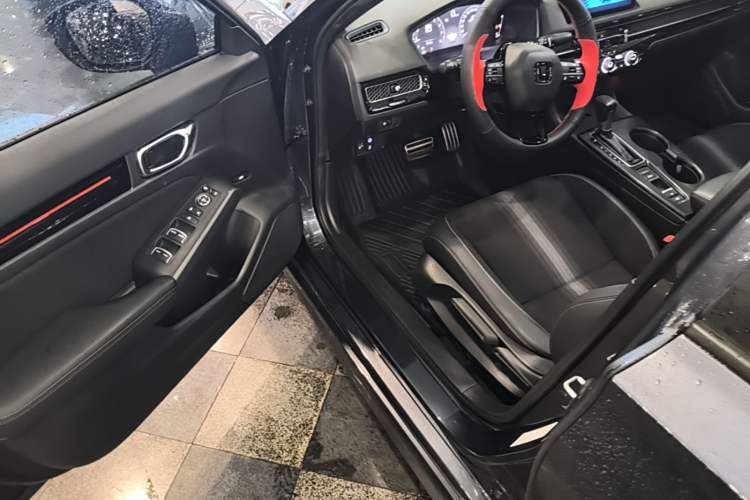 Used Honda Civic 2022 240TURBO CVT Dynamic Edition Driver Seat