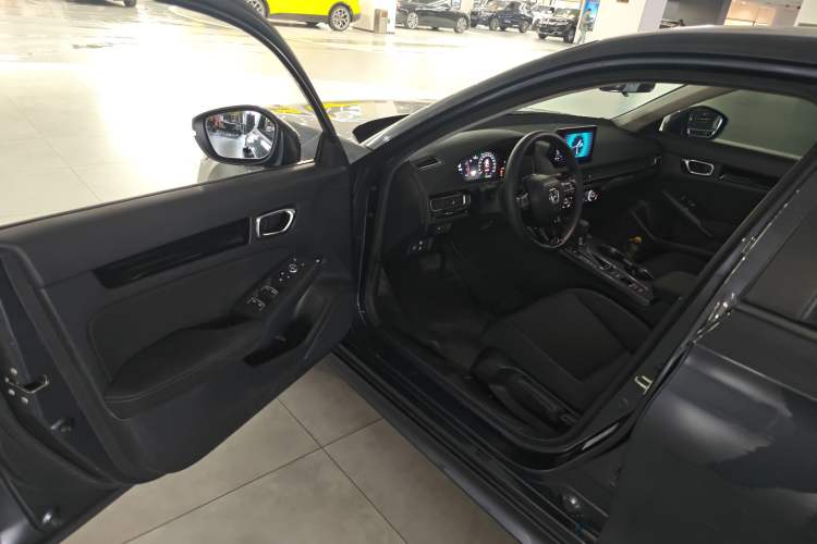 Used Honda Civic 2022 240TURBO CVT Dynamic Edition Driver Seat