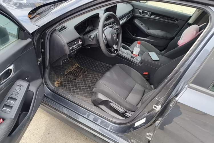 Used Honda Civic 2022 240TURBO CVT Dynamic Edition Driver Seat