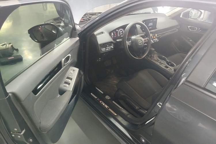 Used Honda Civic 2022 240TURBO CVT Dynamic Edition Driver Seat