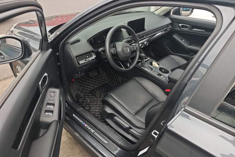 Used Honda Civic 2022 240TURBO CVT Dynamic Edition Driver Seat