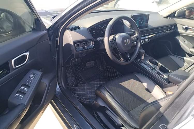 Used Honda Civic 2022 240TURBO CVT Dynamic Edition Driver Seat
