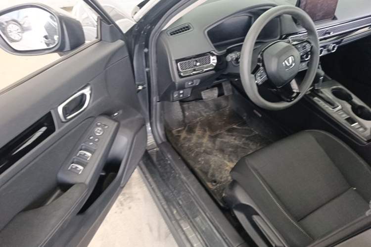 Used Honda Civic 2022 240TURBO CVT Dynamic Edition Driver Seat