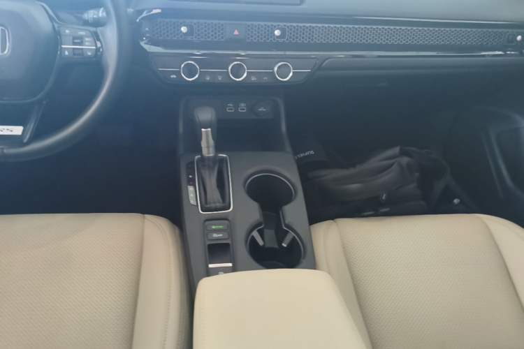 Used Honda Civic 2022 240TURBO CVT Dynamic Edition Gear Lever