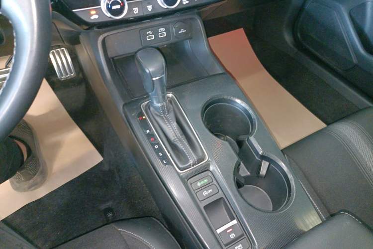 Used Honda Civic 2022 240TURBO CVT Dynamic Edition Gear Lever