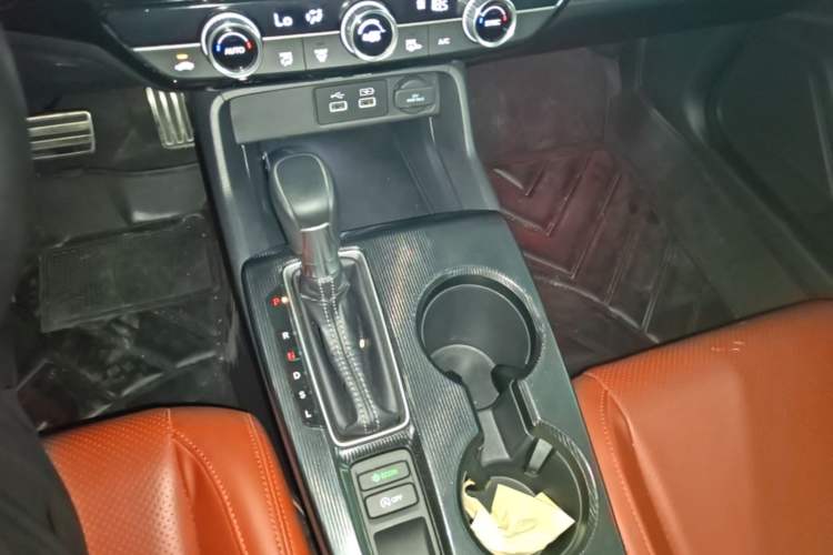 Used Honda Civic 2022 240TURBO CVT Dynamic Edition Gear Lever