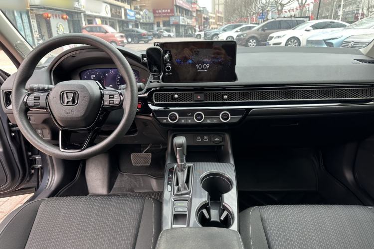 Used Honda Civic 2022 240TURBO CVT Dynamic Edition Interior 2