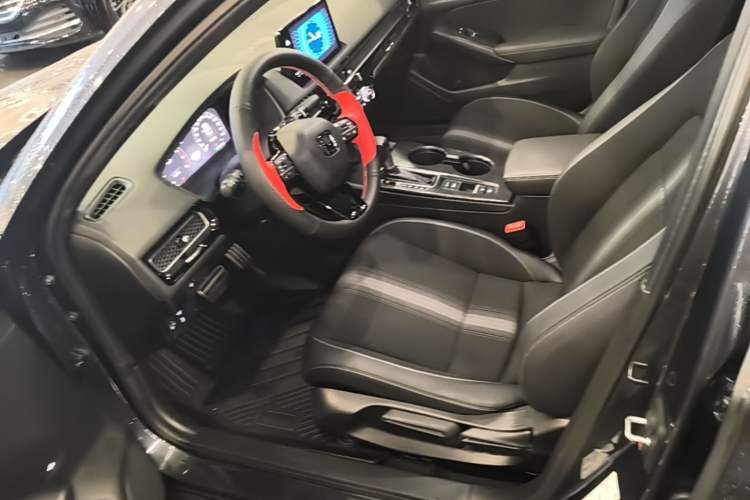 Used Honda Civic 2022 240TURBO CVT Dynamic Edition Left Front Seat