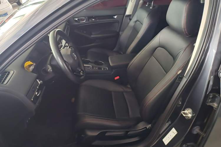 Used Honda Civic 2022 240TURBO CVT Dynamic Edition Left Front Seat