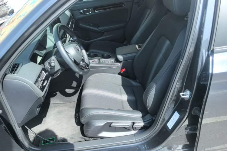 Used Honda Civic 2022 240TURBO CVT Dynamic Edition Left Front Seat
