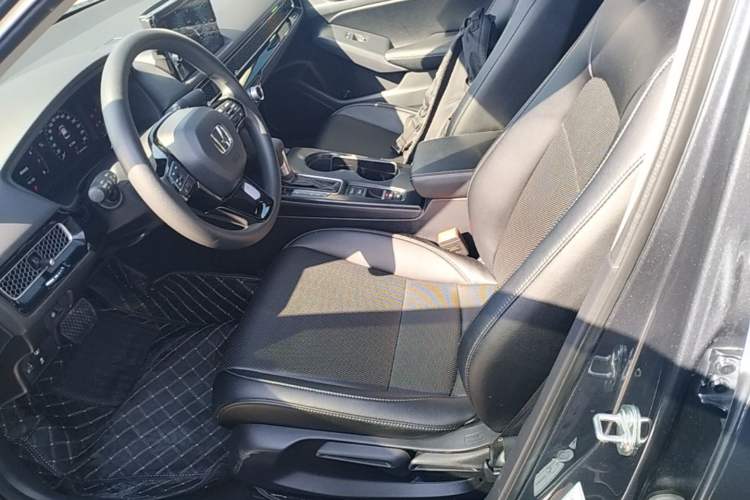 Used Honda Civic 2022 240TURBO CVT Dynamic Edition Left Front Seat