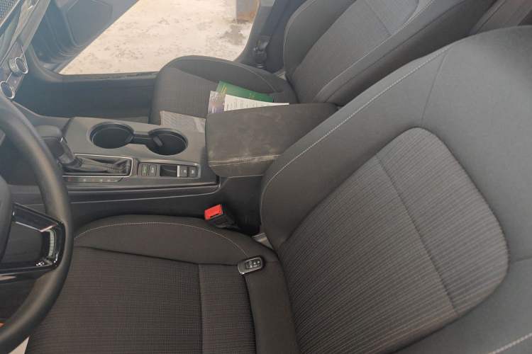 Used Honda Civic 2022 240TURBO CVT Dynamic Edition Left Front Seat