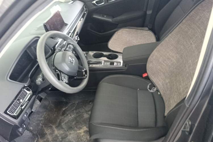Used Honda Civic 2022 240TURBO CVT Dynamic Edition Left Front Seat