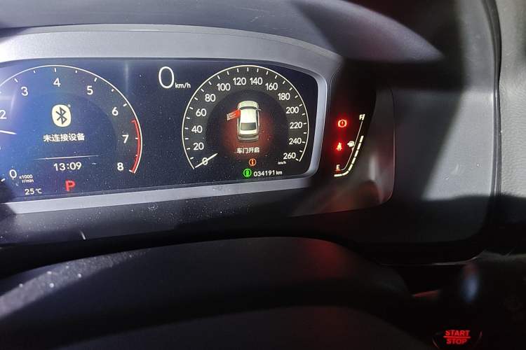 Used Honda Civic 2022 240TURBO CVT Dynamic Edition Odometer Close Up