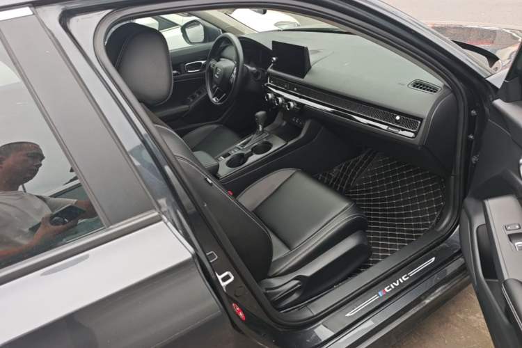 Used Honda Civic 2022 240TURBO CVT Dynamic Edition Right Front Seat