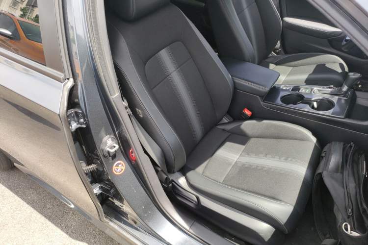 Used Honda Civic 2022 240TURBO CVT Dynamic Edition Right Front Seat