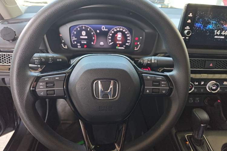 Used Honda Civic 2022 240TURBO CVT Dynamic Edition Steering Wheel