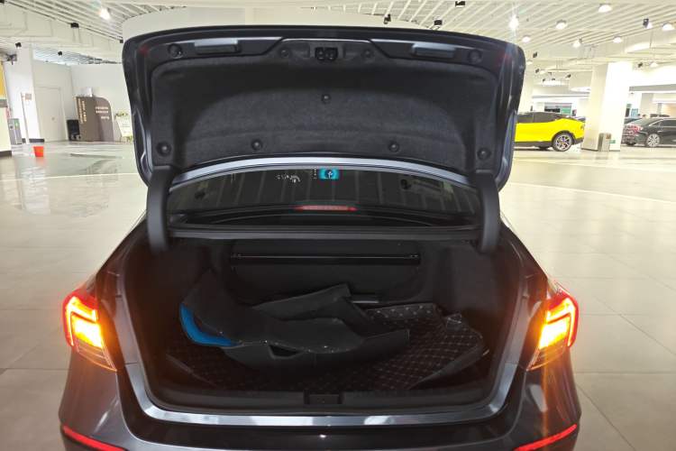 Used Honda Civic 2022 240TURBO CVT Dynamic Edition Trunk
