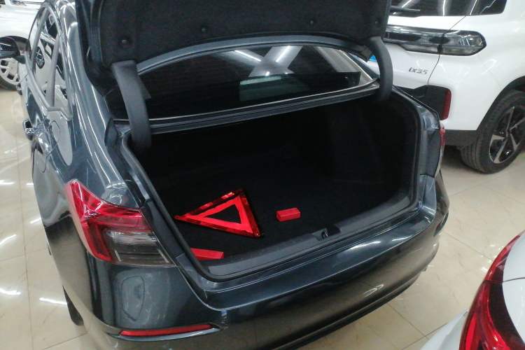 Used Honda Civic 2022 240TURBO CVT Dynamic Edition Trunk