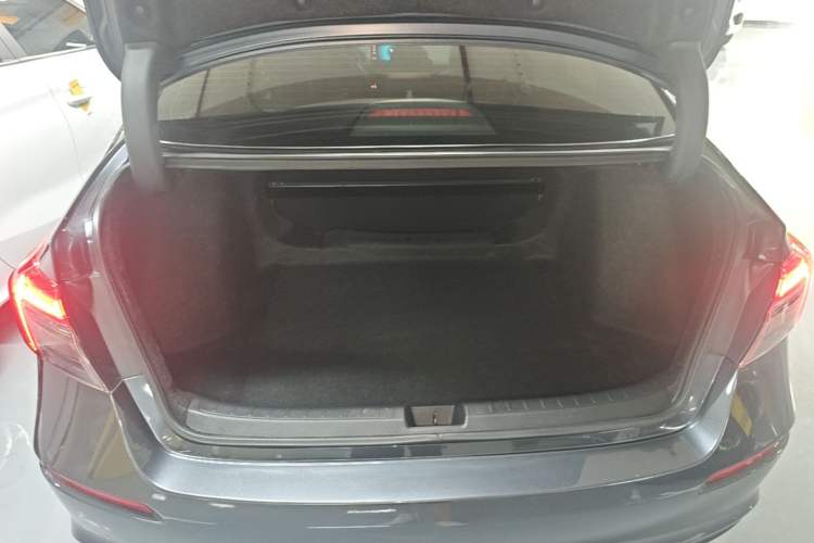 Used Honda Civic 2022 240TURBO CVT Dynamic Edition Trunk