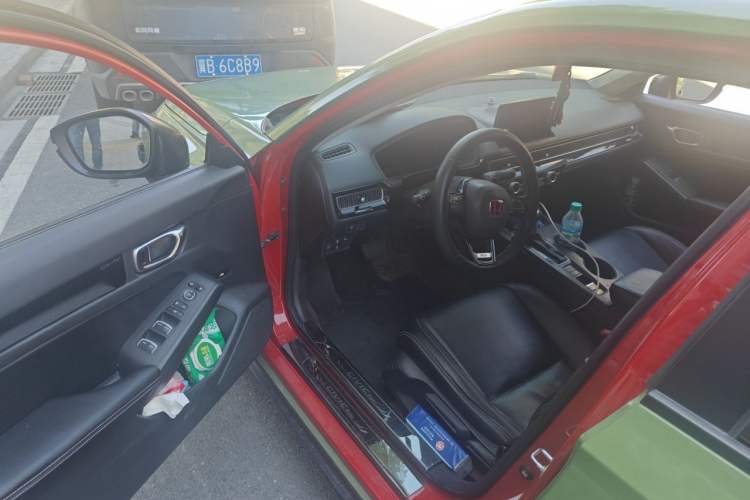 Used Honda Civic 2022 240TURBO CVT Dynamic Edition Driver Seat
