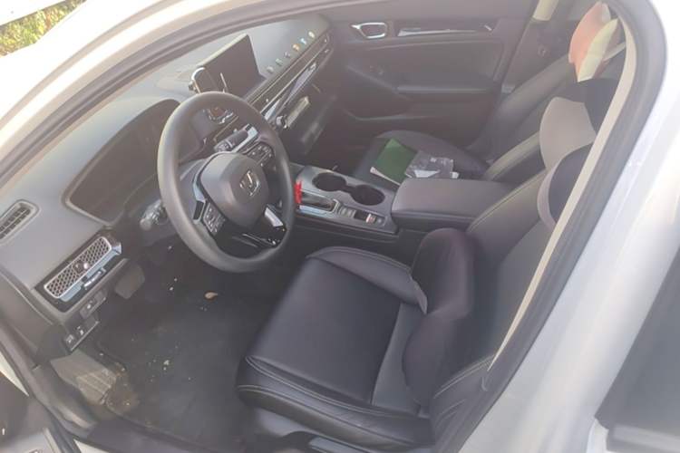 Used Honda Civic 2022 240TURBO CVT Dynamic Edition Left Front Seat