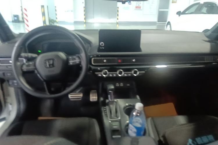 Used Honda Civic 2022 240TURBO CVT Dynamic Edition Center Console