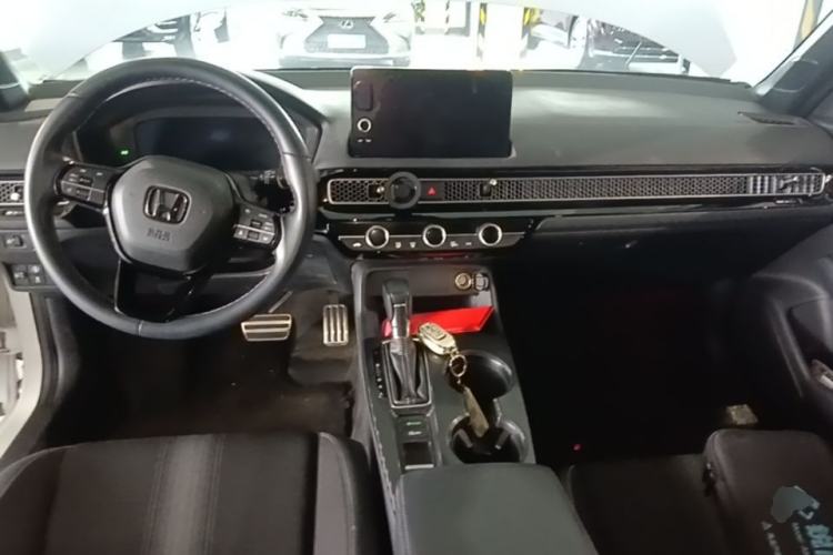Used Honda Civic 2022 240TURBO CVT Dynamic Edition Center Console