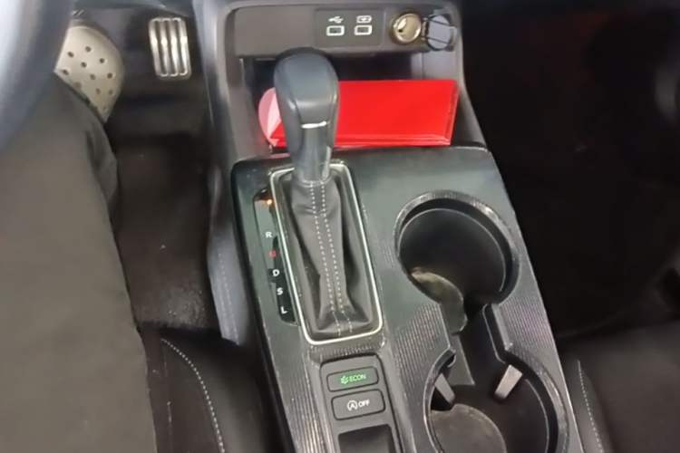 Used Honda Civic 2022 240TURBO CVT Dynamic Edition Gear Lever