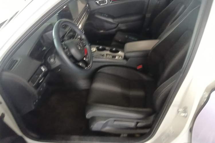 Used Honda Civic 2022 240TURBO CVT Dynamic Edition Left Front Seat