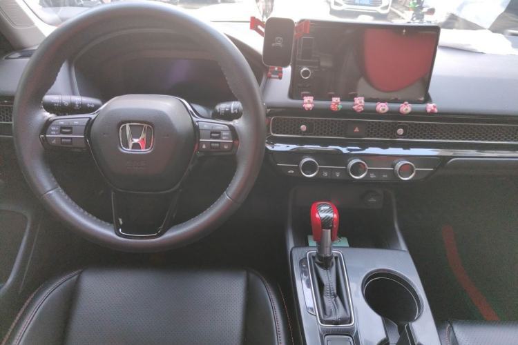 Used Honda Civic 2022 240TURBO CVT Dynamic Edition Center Console