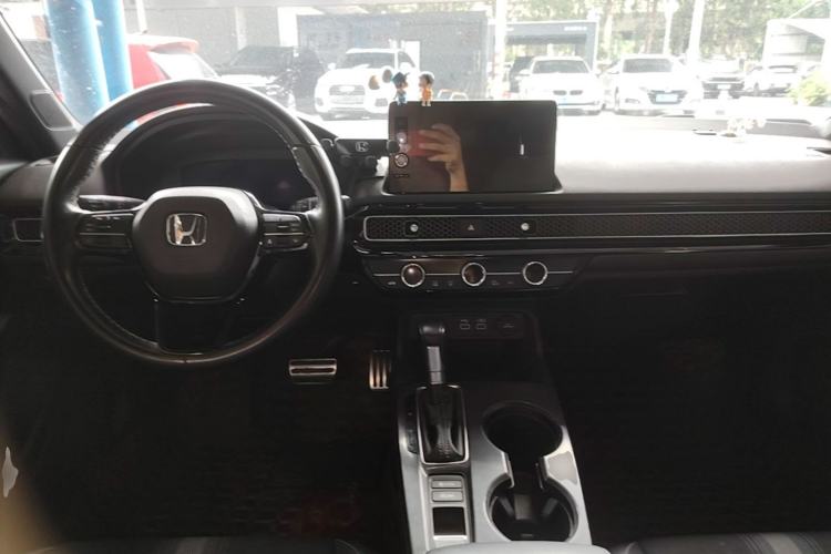 Used Honda Civic 2022 240TURBO CVT Dynamic Edition Center Console