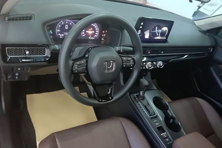 Used Honda Civic 2022 240TURBO CVT Dynamic Edition Center Console