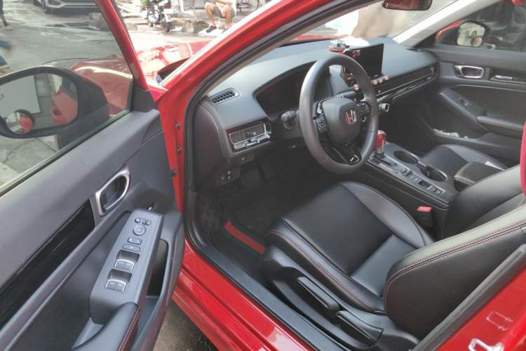 Used Honda Civic 2022 240TURBO CVT Dynamic Edition Driver Seat