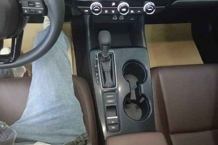 Used Honda Civic 2022 240TURBO CVT Dynamic Edition Gear Lever