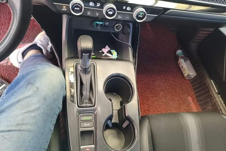 Used Honda Civic 2022 240TURBO CVT Dynamic Edition Gear Lever