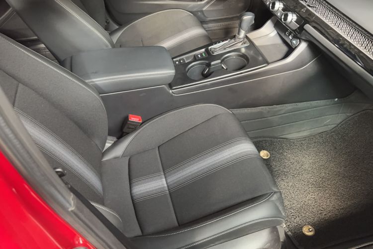 Used Honda Civic 2022 240TURBO CVT Dynamic Edition Right Front Seat