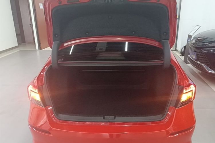 Used Honda Civic 2022 240TURBO CVT Dynamic Edition Trunk
