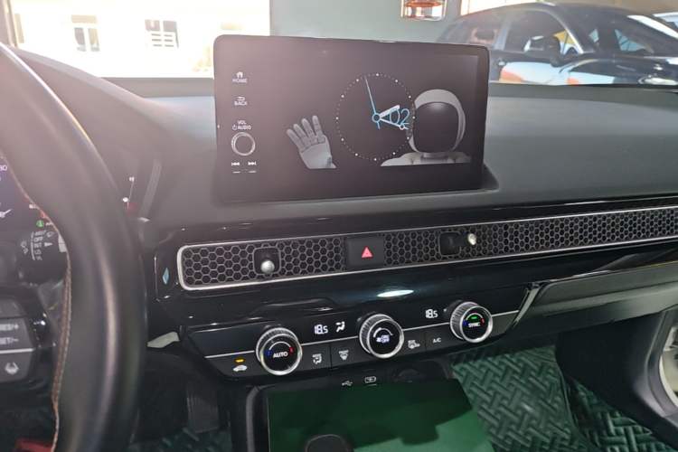 Used Honda Civic 2022 240TURBO CVT Dynamic Edition Audio And AC Panel